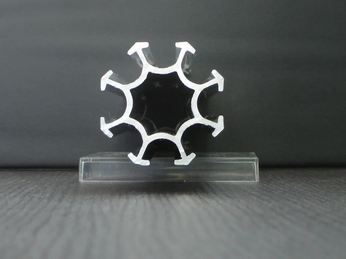 Poste Octagonal de Aluminio — 2