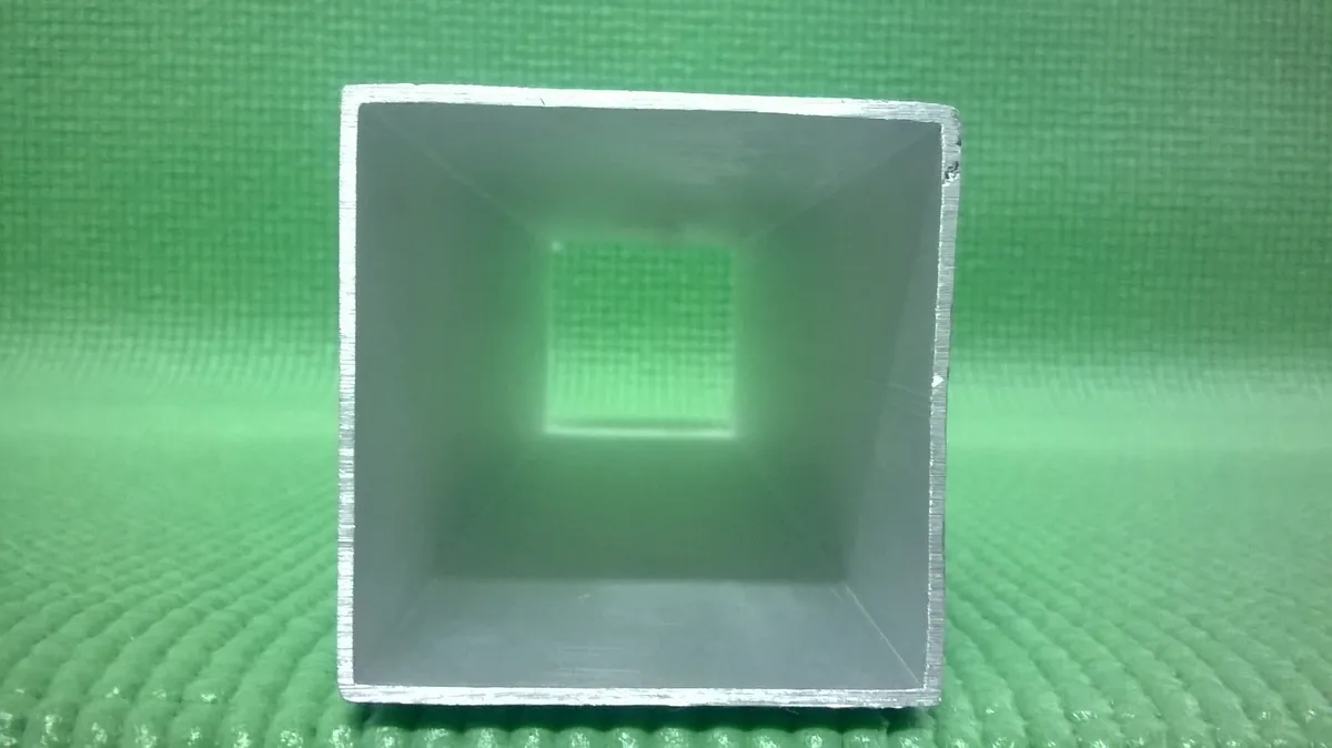 Tubo Cuadrado de Aluminio — 1